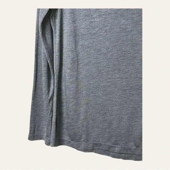 0740. NIKE LONG SLEEVE JERSEY MATERIAL TOP GRAY IN COLOR SIZE MEDIUM - Picture 4 of 11